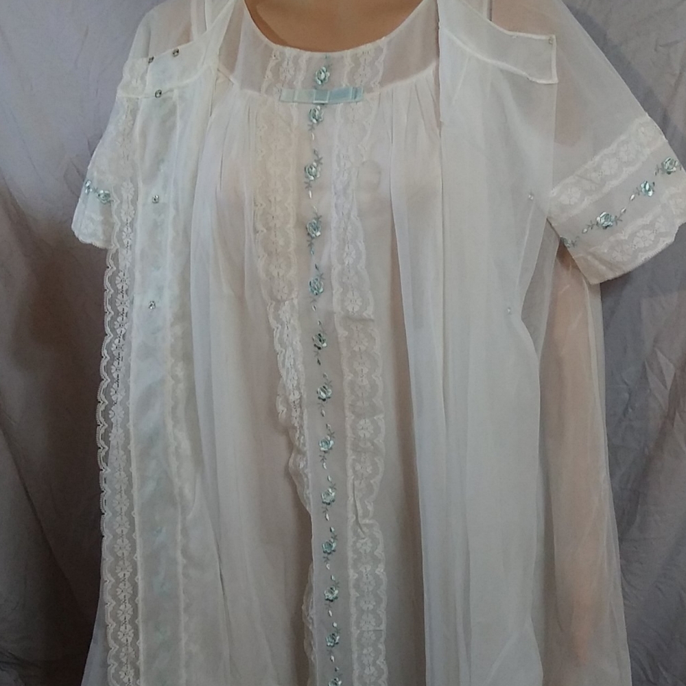 VintageWhite W/Blue Rose Lingerie Peignoir Set (S) - Picture 7 of 10
